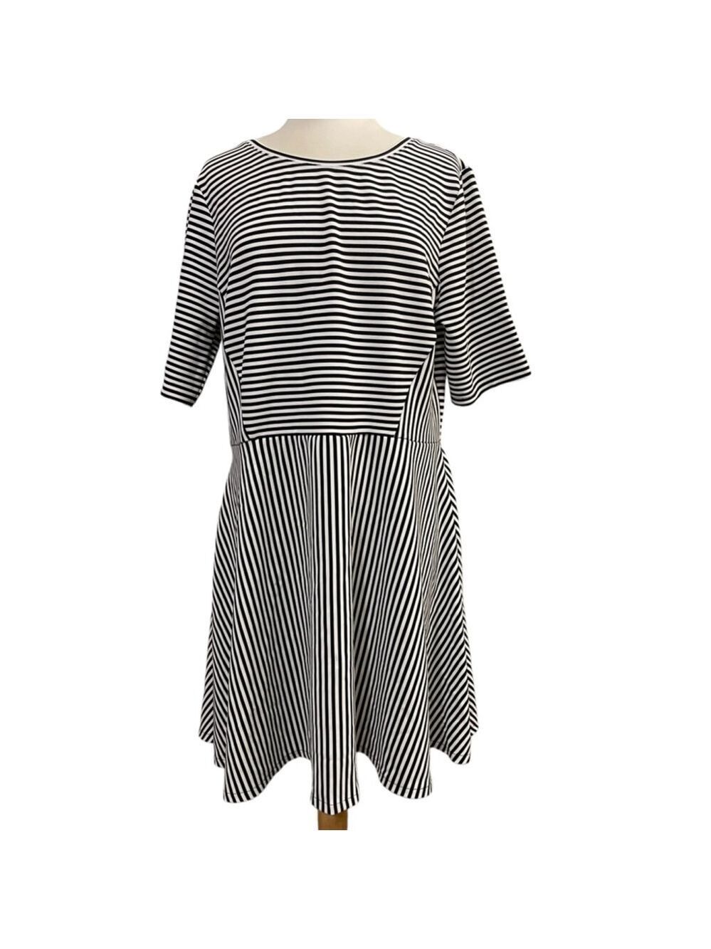 Women's APT. 9 Dress, Black and White Striped, Size XL
